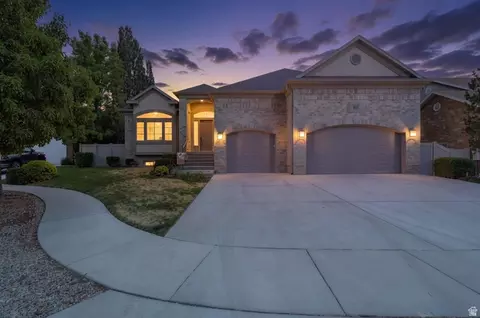 Exterior - 1653 E Crescent View Cir S, Sandy, UT 84092 photo 10 of 12