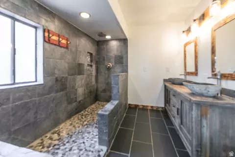 Bath - 3205 E Bell Canyon Rd S, Sandy, UT 84092 photo 2 of 3