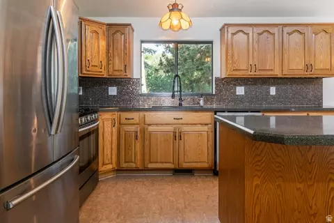 Kitchen - 3205 E Bell Canyon Rd S, Sandy, UT 84092 photo 2 of 3