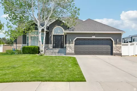 9567 S Misty Oaks Cir, South Jordan, UT 84095