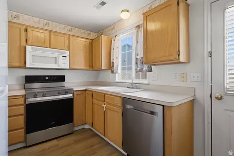 Kitchen - 794 E 950 S, Provo, UT 84606 photo 2 of 3