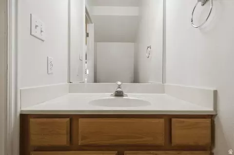 Bath - 794 E 950 S, Provo, UT 84606 photo 3 of 4