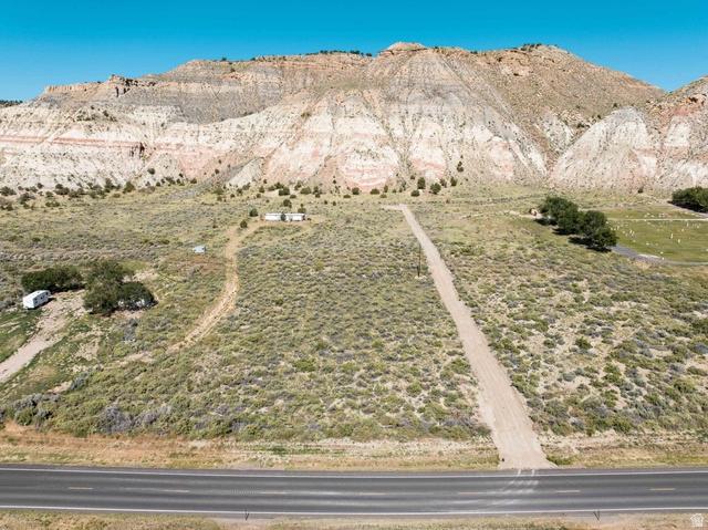 689 Utah Highway 12, Cannonville, UT 84718