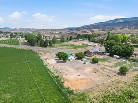566 S Main St, Lyman, UT 84749 photo 2