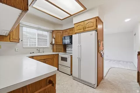 Kitchen - 442 W 230 N, Orem, UT 84057 photo 2 of 3