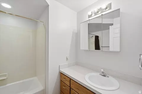 Bath - 442 W 230 N, Orem, UT 84057 photo 3 of 4