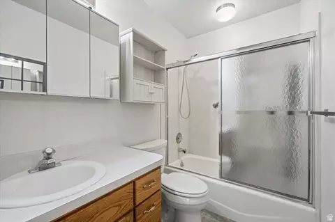 Bath - 442 W 230 N, Orem, UT 84057 photo 1 of 4