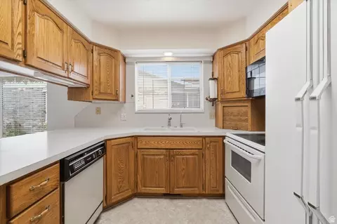 Kitchen - 442 W 230 N, Orem, UT 84057 photo 3 of 3