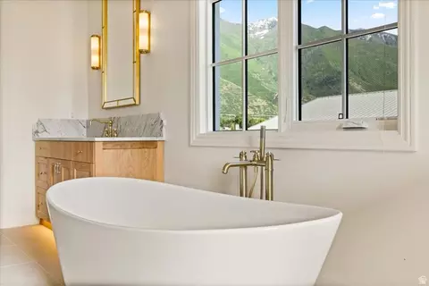 Bath - 478 S Maple Lakes Dr, Mapleton, UT 84664 photo 3 of 6