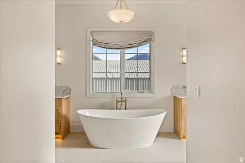 Bath - 478 S Maple Lakes Dr, Mapleton, UT 84664 photo 1 of 6