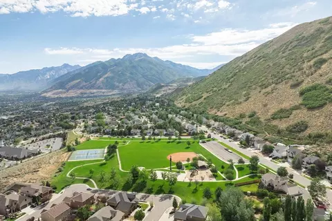 View/Area - 258 E Red Leaf Dr, Draper, UT 84020 photo 2 of 12