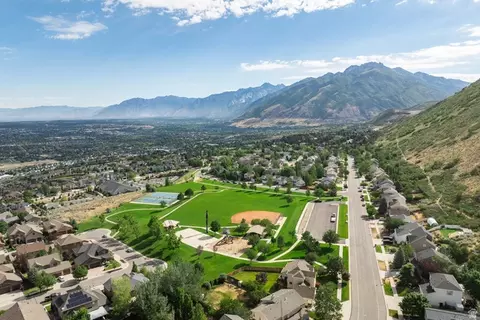 View/Area - 258 E Red Leaf Dr, Draper, UT 84020 photo 1 of 12