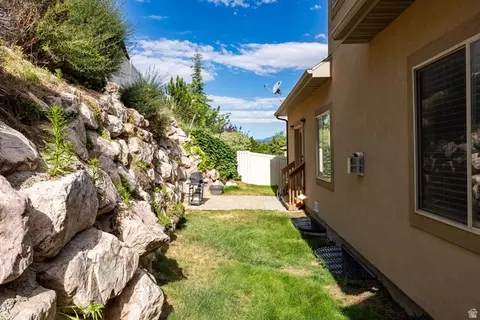 Exterior - 258 E Red Leaf Dr, Draper, UT 84020 photo 4 of 8