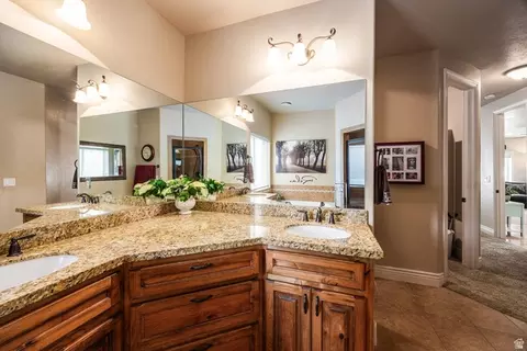 Bath - 258 E Red Leaf Dr, Draper, UT 84020 photo 1 of 6