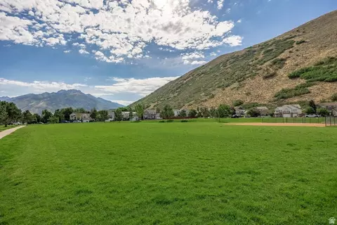 Exterior - 258 E Red Leaf Dr, Draper, UT 84020 photo 8 of 8