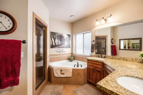 Bath - 258 E Red Leaf Dr, Draper, UT 84020 photo 2 of 6