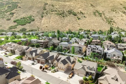 View/Area - 258 E Red Leaf Dr, Draper, UT 84020 photo 10 of 12