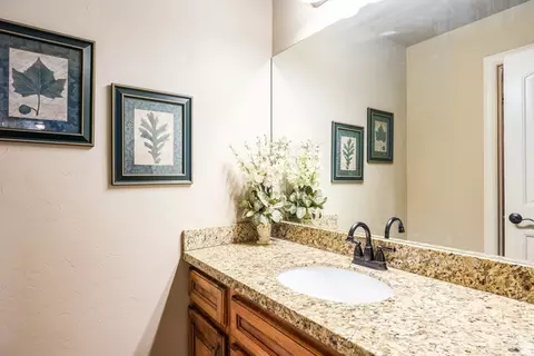 Bath - 258 E Red Leaf Dr, Draper, UT 84020 photo 4 of 6
