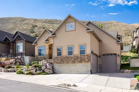 Exterior - 258 E Red Leaf Dr, Draper, UT 84020 photo 5 of 8