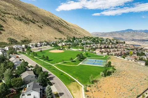 View/Area - 258 E Red Leaf Dr, Draper, UT 84020 photo 5 of 12