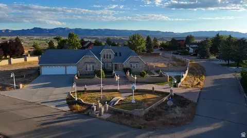 1402 Shepherd Dr, Wellington, UT 84542