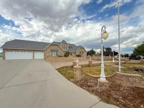 1402 Shepherd Dr, Wellington, UT 84542