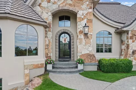 Exterior - 1454 E Bald Mountain Cir, Alpine, UT 84004 photo 4 of 8