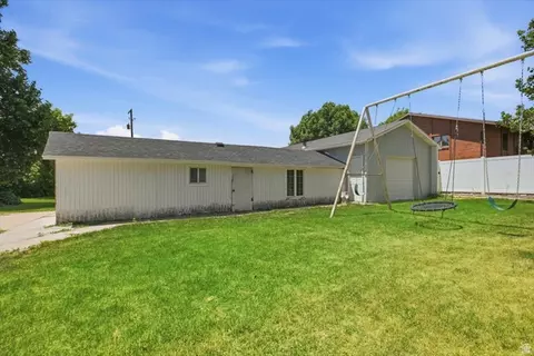 Exterior - 209 E 300 N, Smithfield, UT 84335 photo 4 of 6