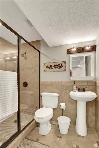 Bath - 1073 N 175 E, Layton, UT 84041 photo 7 of 7