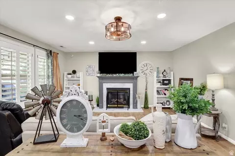 Living - 1073 N 175 E, Layton, UT 84041 photo 2 of 2