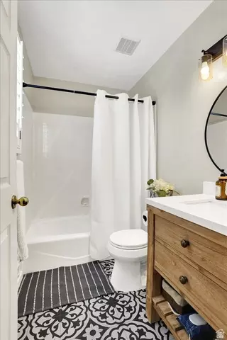 Bath - 1073 N 175 E, Layton, UT 84041 photo 2 of 7