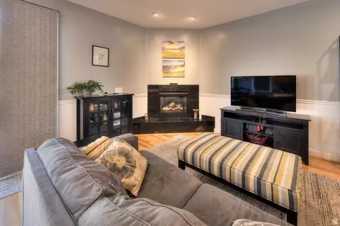 Living - 517 Kiva Dr, Moab, UT 84532 photo 4 of 4