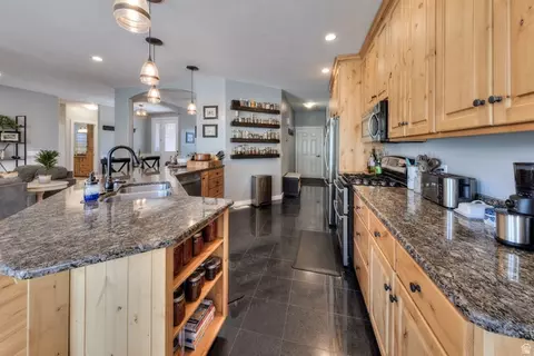 Kitchen - 517 Kiva Dr, Moab, UT 84532 photo 3 of 5