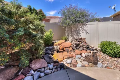 Exterior - 517 Kiva Dr, Moab, UT 84532 photo 10 of 13