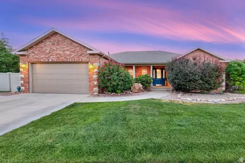 Exterior - 517 Kiva Dr, Moab, UT 84532 photo 11 of 13