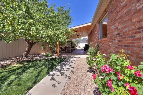Exterior - 517 Kiva Dr, Moab, UT 84532 photo 7 of 13