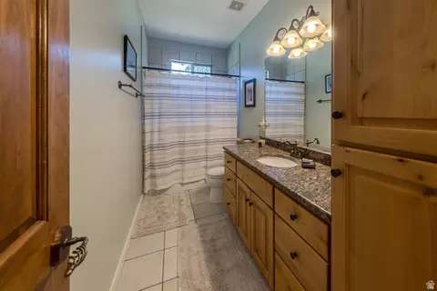 Bath - 517 Kiva Dr, Moab, UT 84532 photo 4 of 4