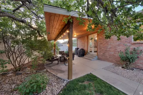 Exterior - 517 Kiva Dr, Moab, UT 84532 photo 6 of 13
