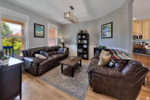 Living - 517 Kiva Dr, Moab, UT 84532 photo 1 of 4