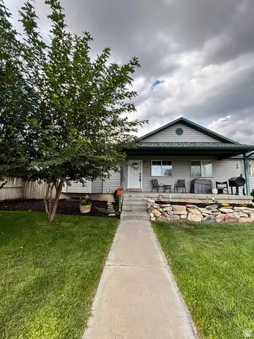 Exterior - 2135 E White Pine Rd, Eagle Mountain, UT 84005 photo 6 of 6
