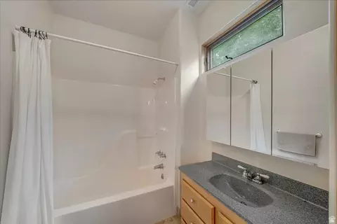 Bath - 481 E Teancum Rd, Daniel, UT 84032 photo 7 of 9