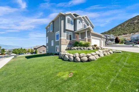 Exterior - 7112 N Golden Ct, Eagle Mountain, UT 84005 photo 2 of 8