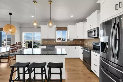 Kitchen - 7112 N Golden Ct, Eagle Mountain, UT 84005 photo 2 of 2
