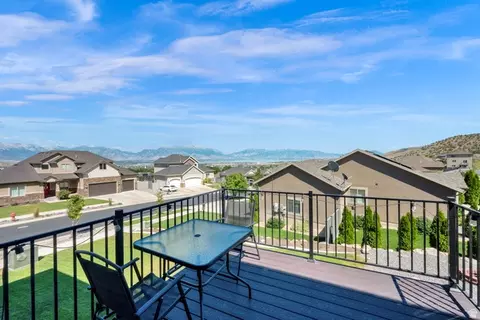 Exterior - 7112 N Golden Ct, Eagle Mountain, UT 84005 photo 8 of 8