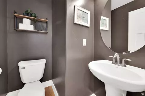 Bath - 7112 N Golden Ct, Eagle Mountain, UT 84005 photo 1 of 5
