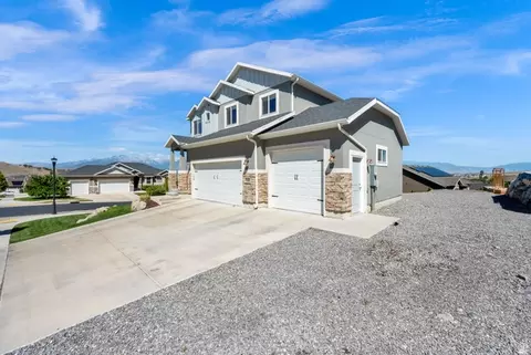 Exterior - 7112 N Golden Ct, Eagle Mountain, UT 84005 photo 3 of 8