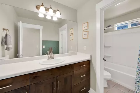Bath - 7112 N Golden Ct, Eagle Mountain, UT 84005 photo 4 of 5