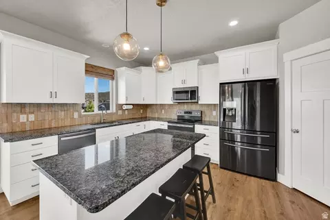 Kitchen - 7112 N Golden Ct, Eagle Mountain, UT 84005 photo 1 of 2