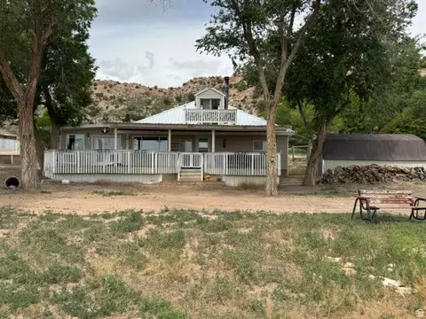 1124 Washam Rd, Green River, WY 82935