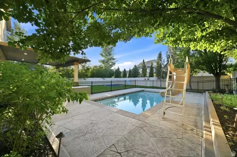 Exterior - 2035 E Quartzridge Dr, Sandy, UT 84092 photo 3 of 8